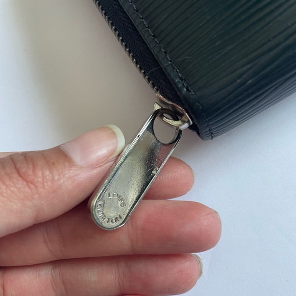 Épi Louis Vuitton zipper wallet - Picture 7 of 7